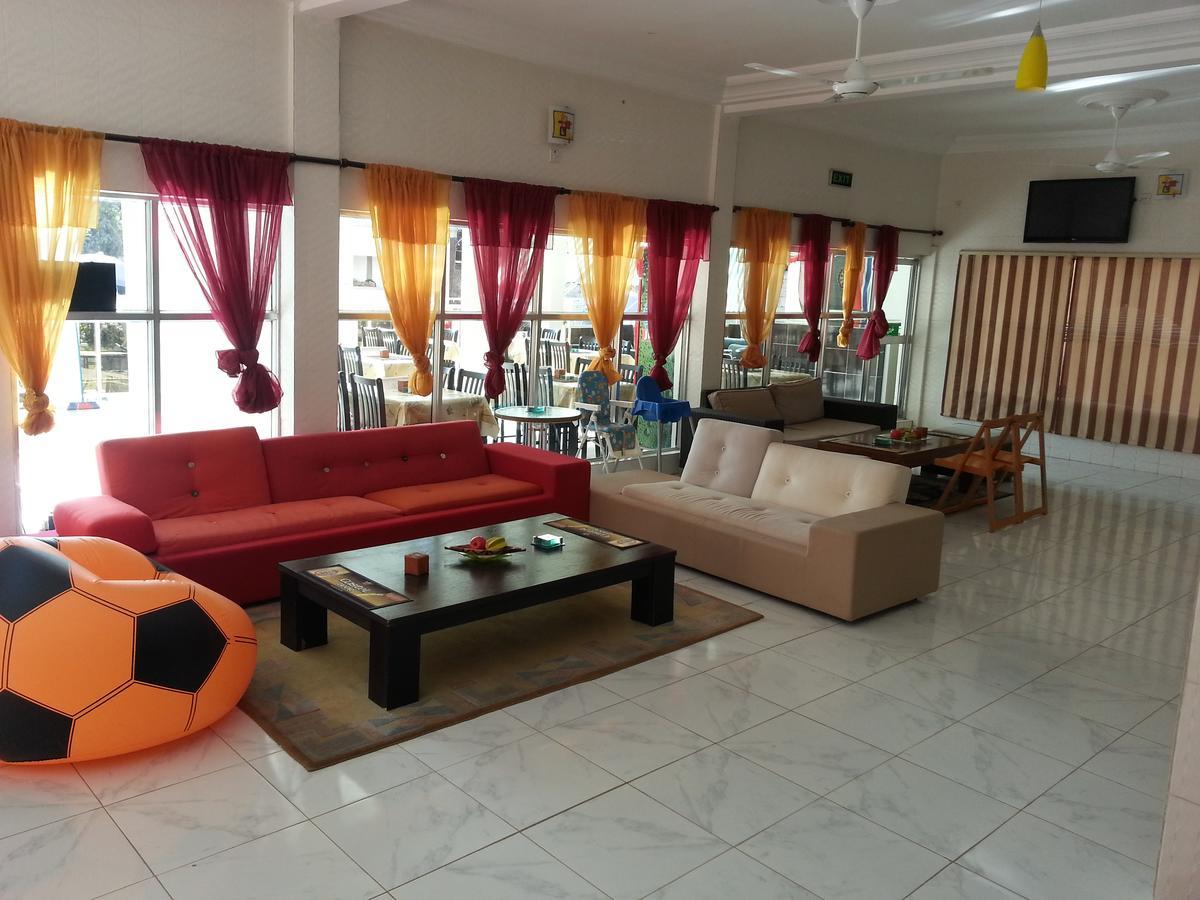 Woodpecker Resort Hotel بانجول المظهر الخارجي الصورة